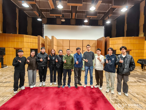 20日央视音乐录音棚合影.jpg